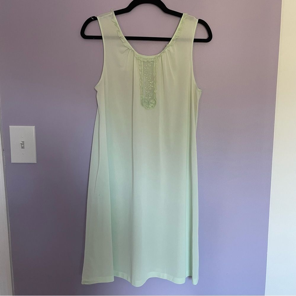 Vintage Lorraine Mint Green Slip Dress Dainty Lace Trim size M Pastel 70s